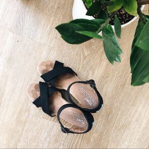 ⭐️SOLD⭐️TOMS Strappy Wedges